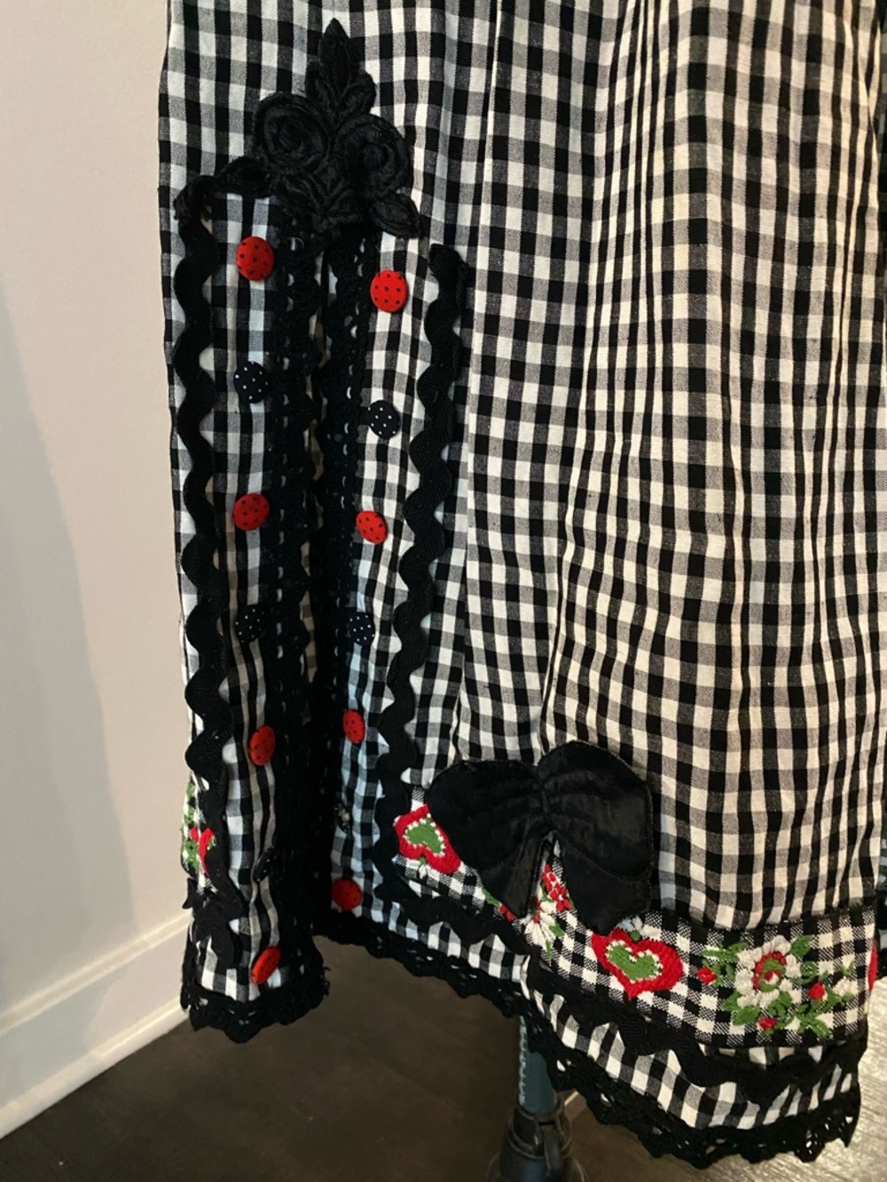 Vintage Handmade Black & White Gingham A-Line Skirt with Floral Trim - Picture 4 of 7